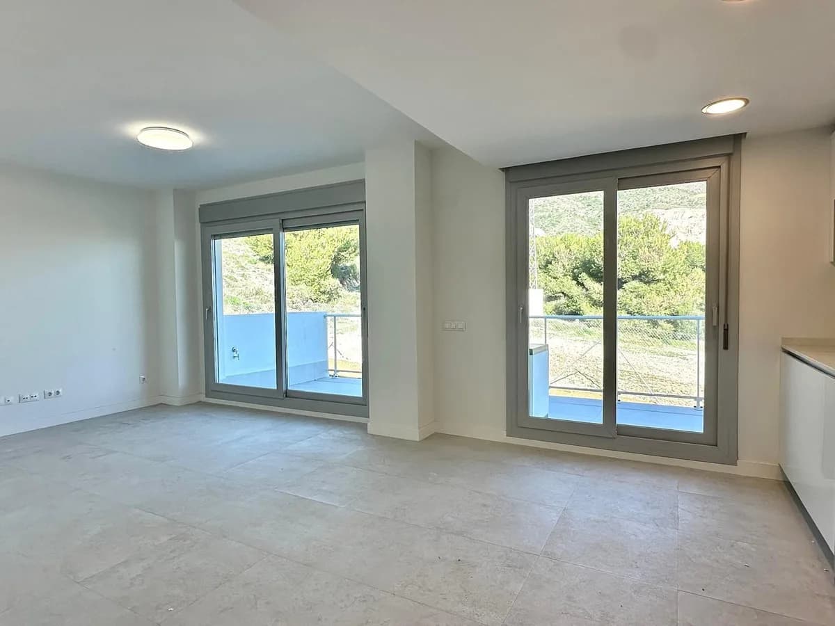 3 Bedroom Top Floor Apartment for Sale in Benalmadena, Málaga - Image 6