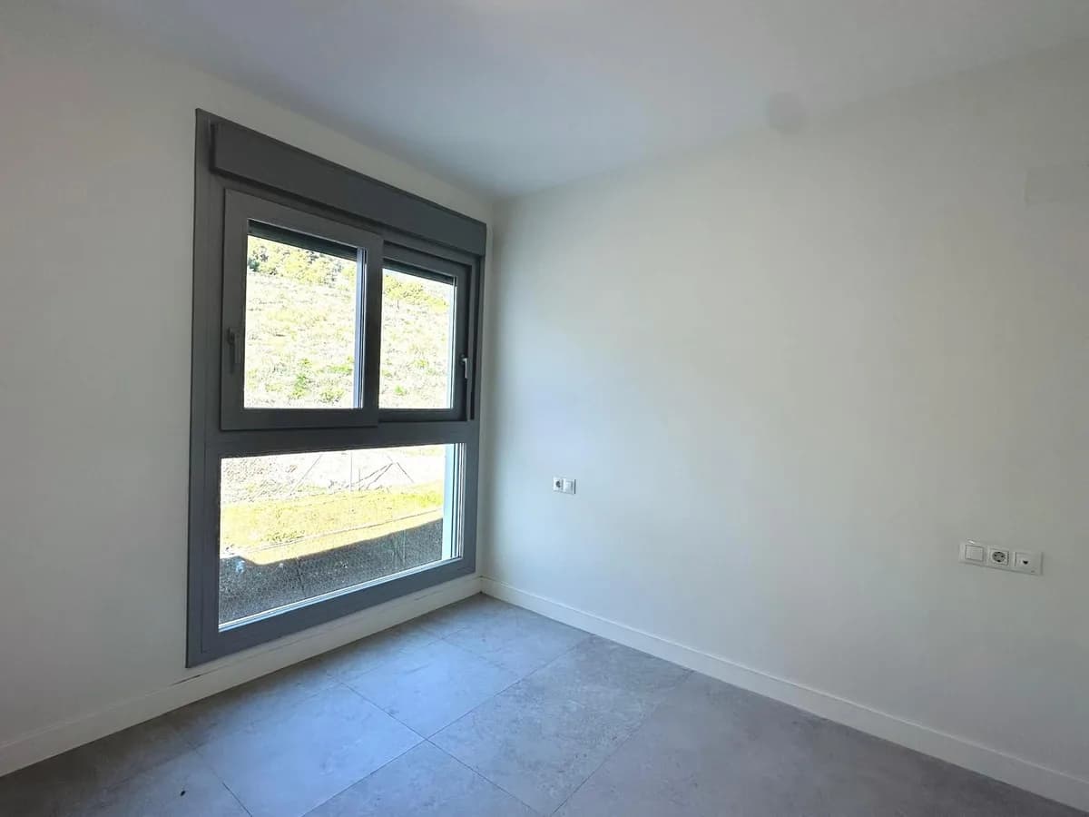 3 Bedroom Top Floor Apartment for Sale in Benalmadena, Málaga - Image 8