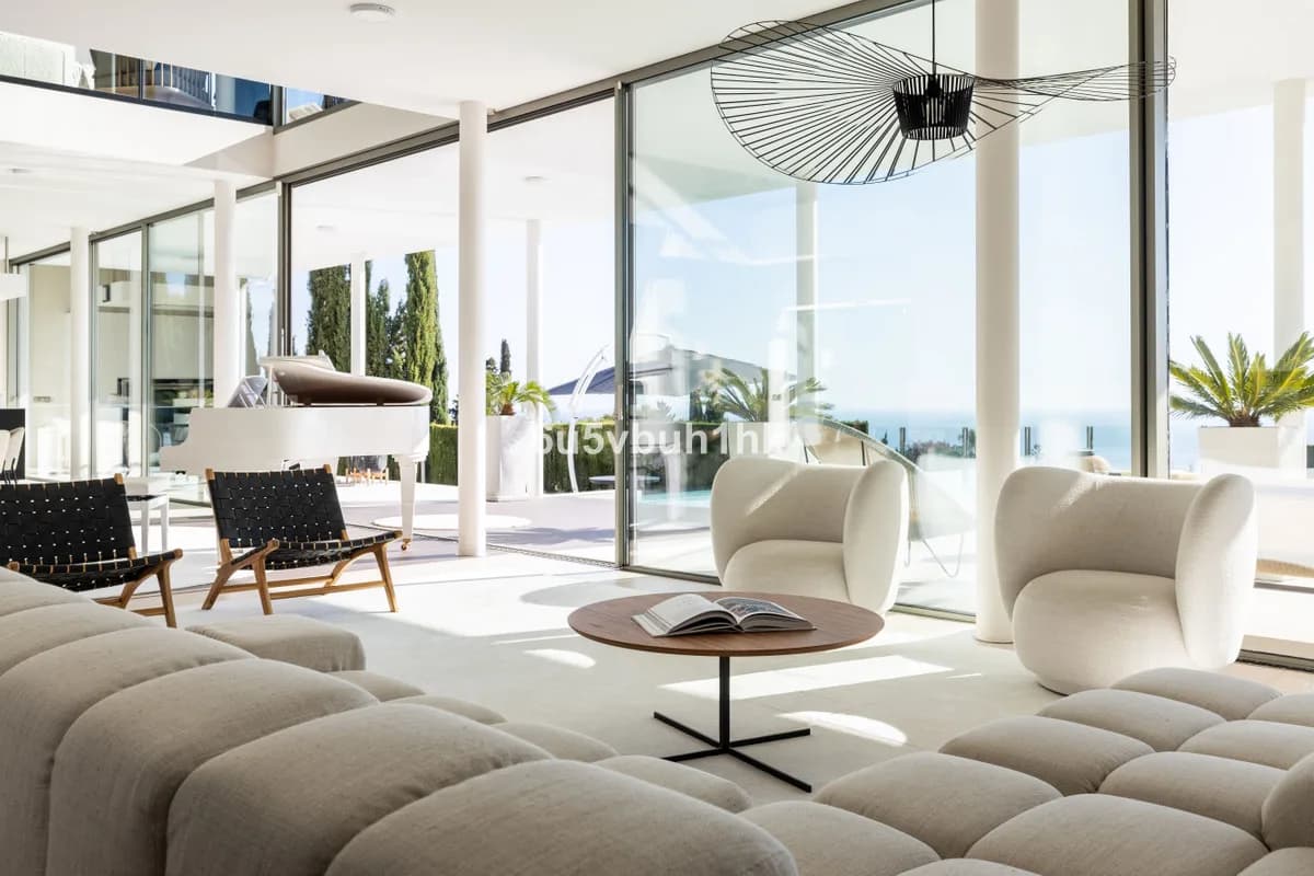 4 Bedroom Detached Villa for Sale in Benalmadena, Málaga - Image 3