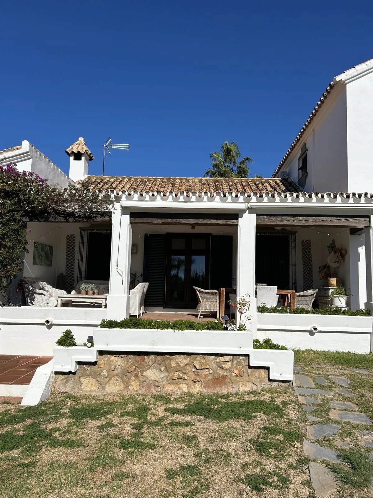 4 Bedroom Detached Villa for Sale in New Golden Mile, Málaga - Image 2