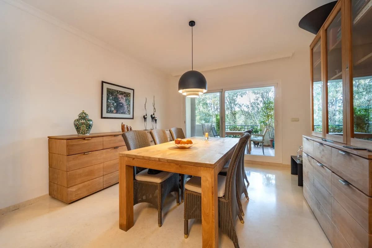 2 Bedroom Ground Floor Apartment for Sale in Elviria, Málaga - Image 2