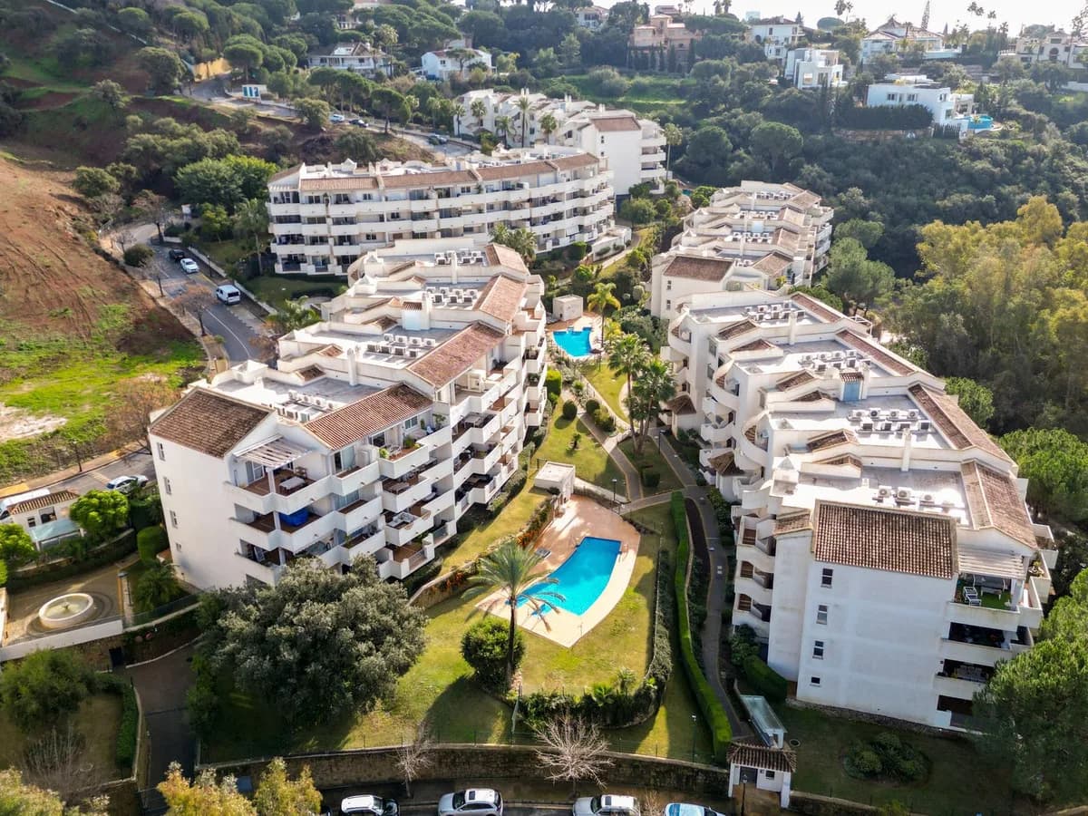 2 Bedroom Ground Floor Apartment for Sale in Elviria, Málaga - Image 4
