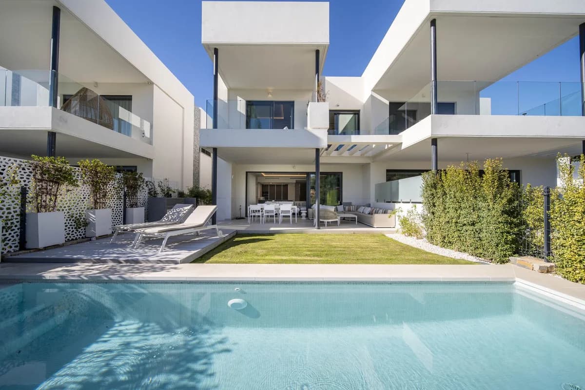 4 Bedroom Semi-Detached House for Sale in Marbella, Málaga