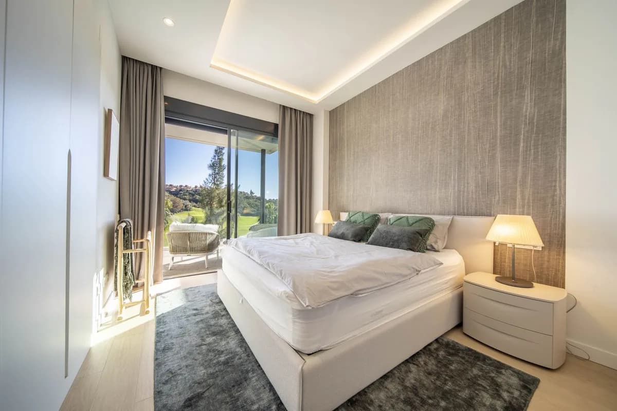 4 Bedroom Semi-Detached House for Sale in Marbella, Málaga - Image 7