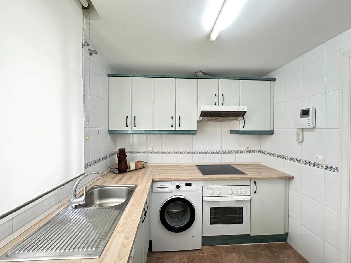 2 Bedroom Middle Floor Apartment for Sale in San Pedro de Alcántara, Málaga - Image 7