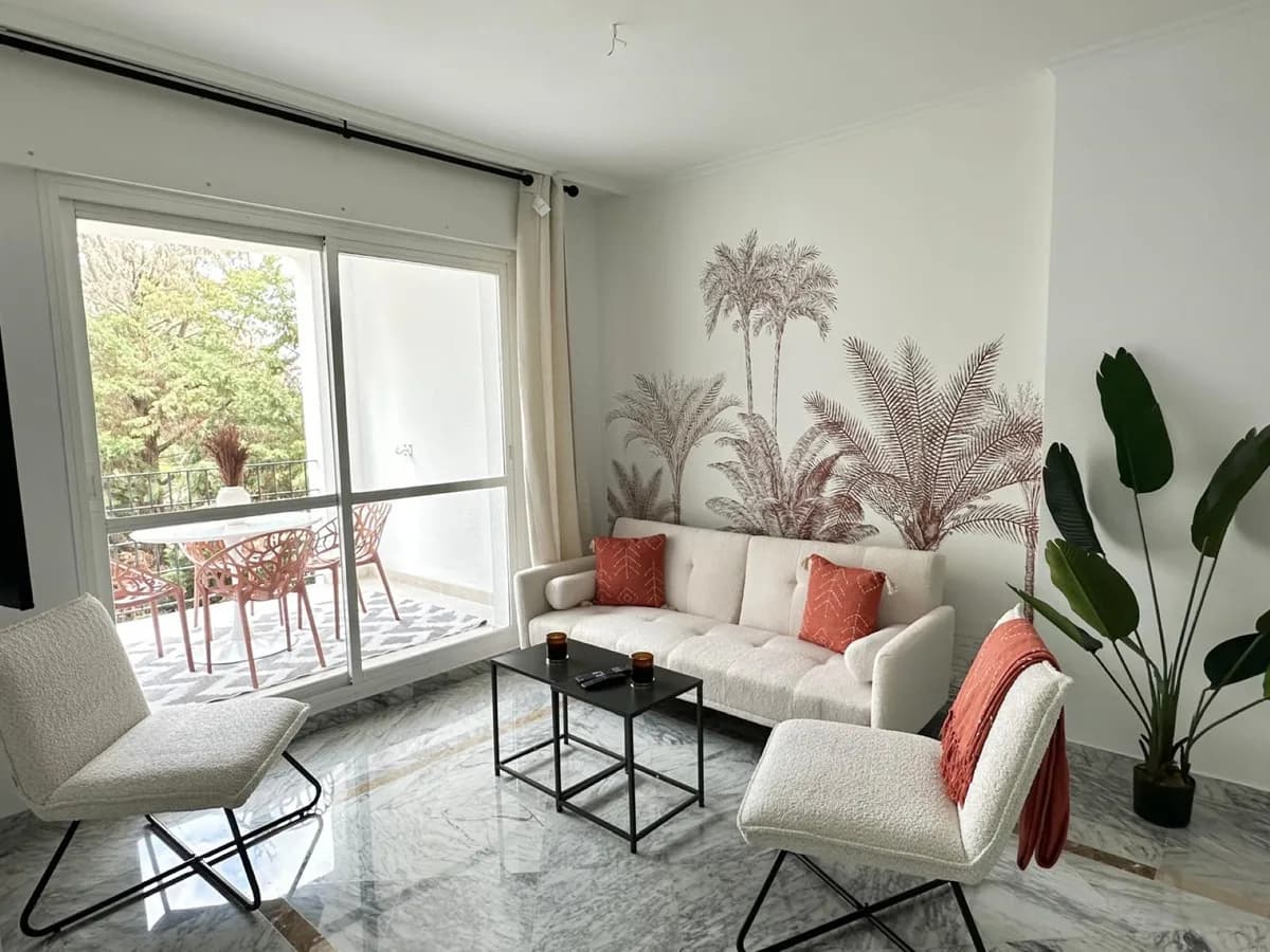 2 Bedroom Middle Floor Apartment for Sale in San Pedro de Alcántara, Málaga - Image 8