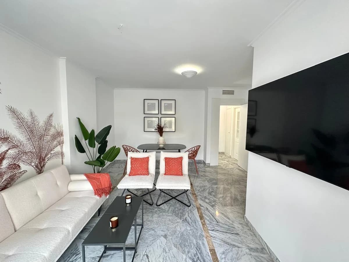 2 Bedroom Middle Floor Apartment for Sale in San Pedro de Alcántara, Málaga - Image 9