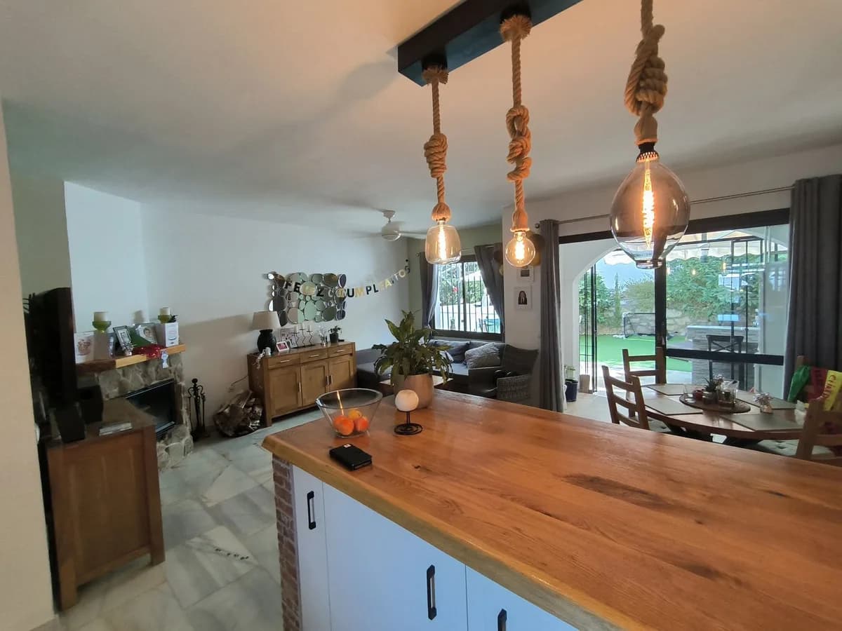 3 Bedroom Semi-Detached House for Sale in Cerros del Aguila, Málaga - Image 5