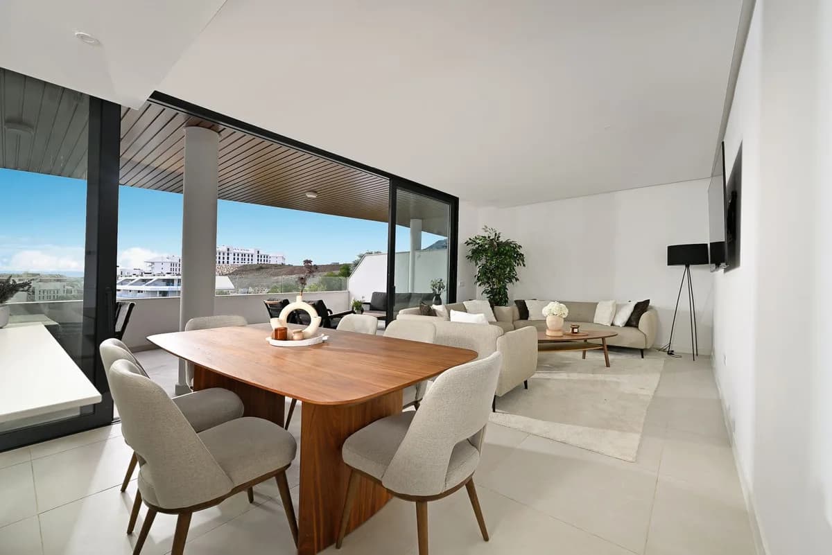 2 Bedroom Middle Floor Apartment for Sale in Fuengirola, Málaga - Image 4