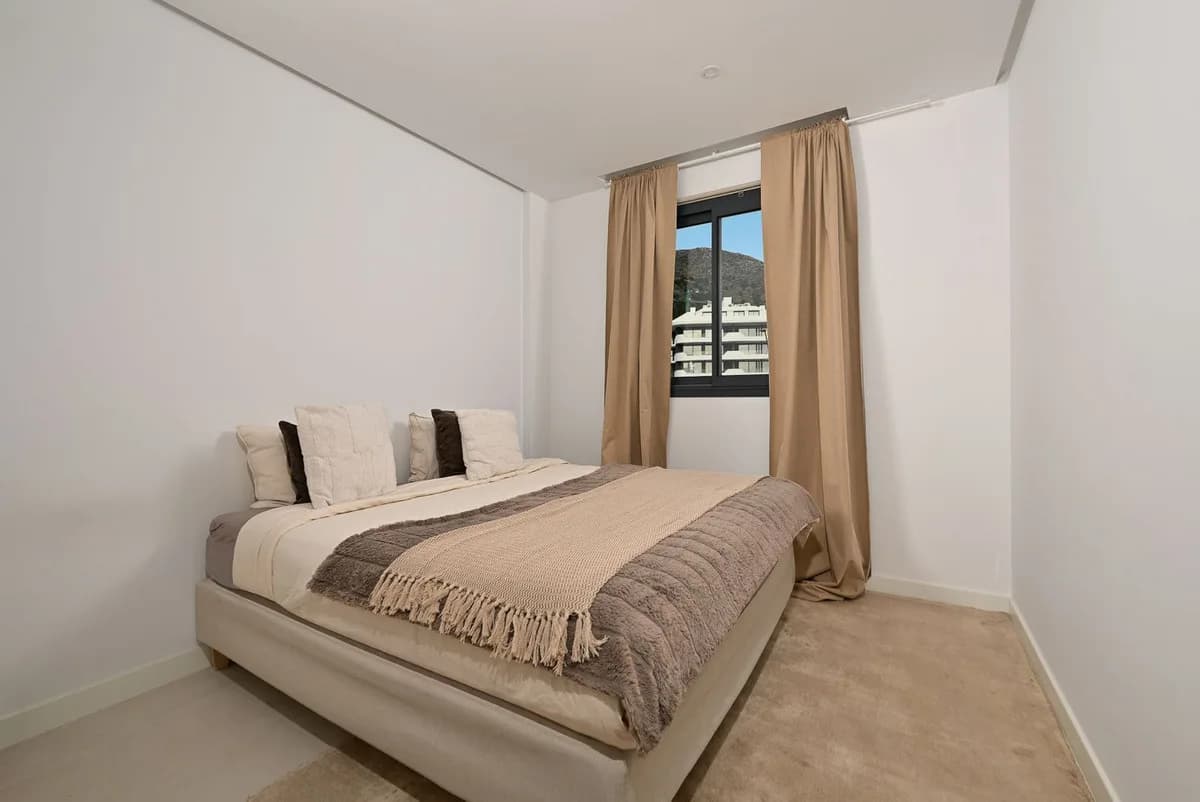 2 Bedroom Middle Floor Apartment for Sale in Fuengirola, Málaga - Image 7