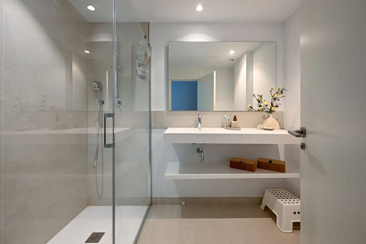 2 Bedroom Middle Floor Apartment for Sale in Fuengirola, Málaga - Image 9