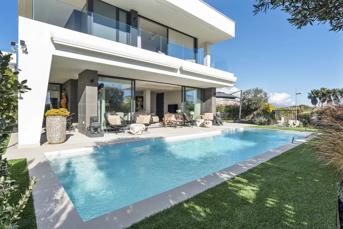 3 Bedroom Detached Villa for Sale in Manilva, Málaga - Image 2