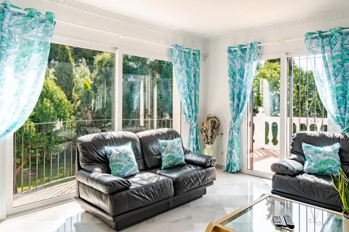 4 Bedroom Detached Villa for Sale in Nagüeles, Málaga - Image 8