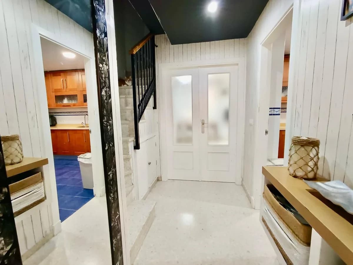 4 Bedroom Townhouse for Sale in Alhaurín de la Torre, Málaga - Image 4