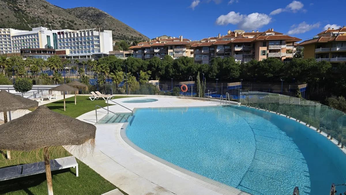 2 Bedroom Middle Floor Apartment for Sale in Fuengirola, Málaga