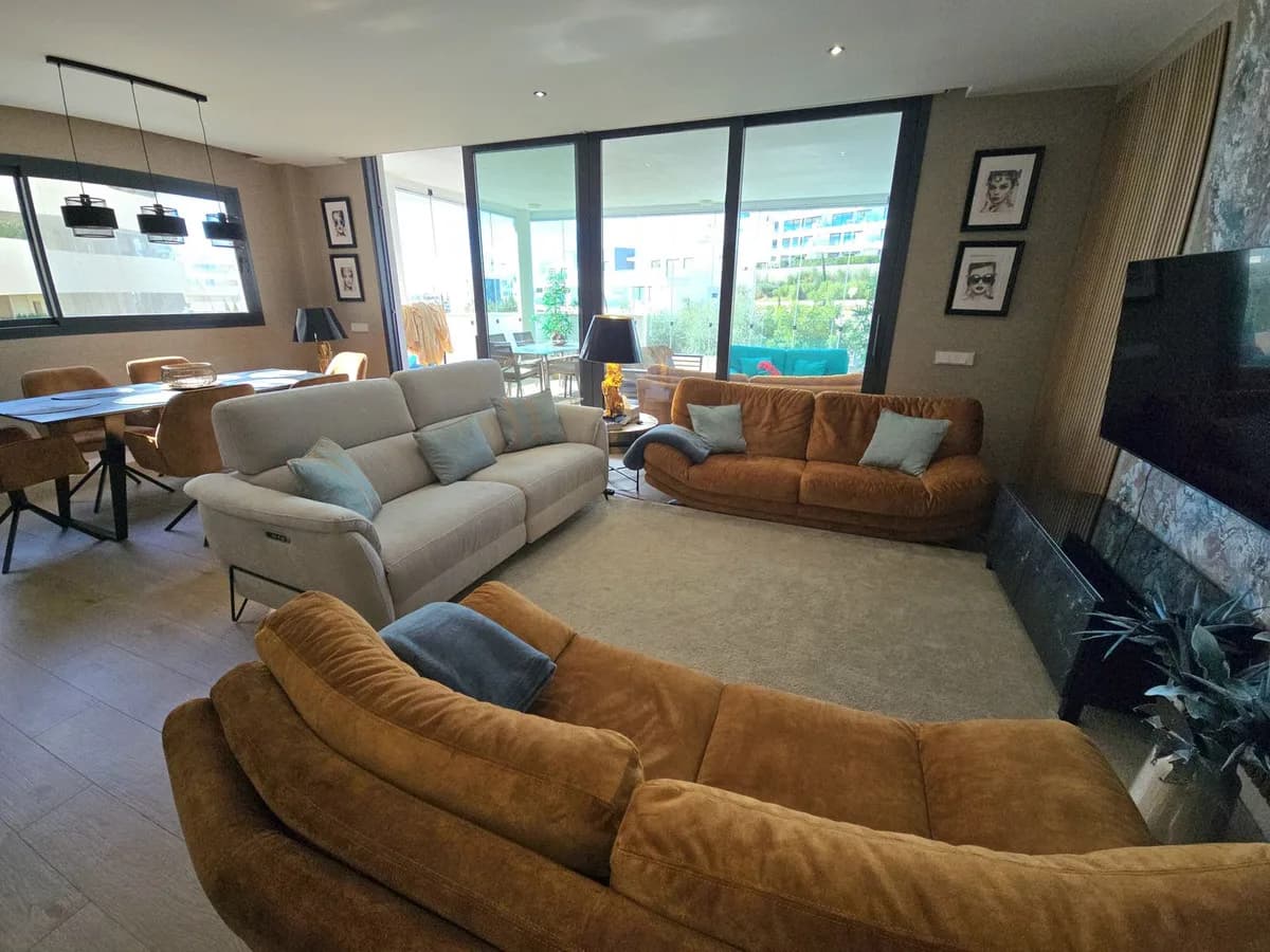 2 Bedroom Middle Floor Apartment for Sale in Fuengirola, Málaga - Image 6