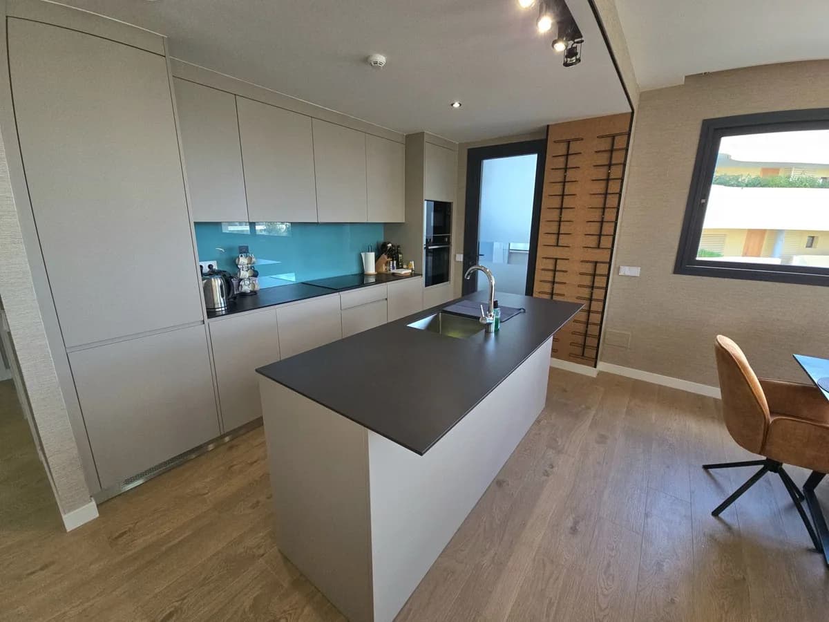 2 Bedroom Middle Floor Apartment for Sale in Fuengirola, Málaga - Image 8