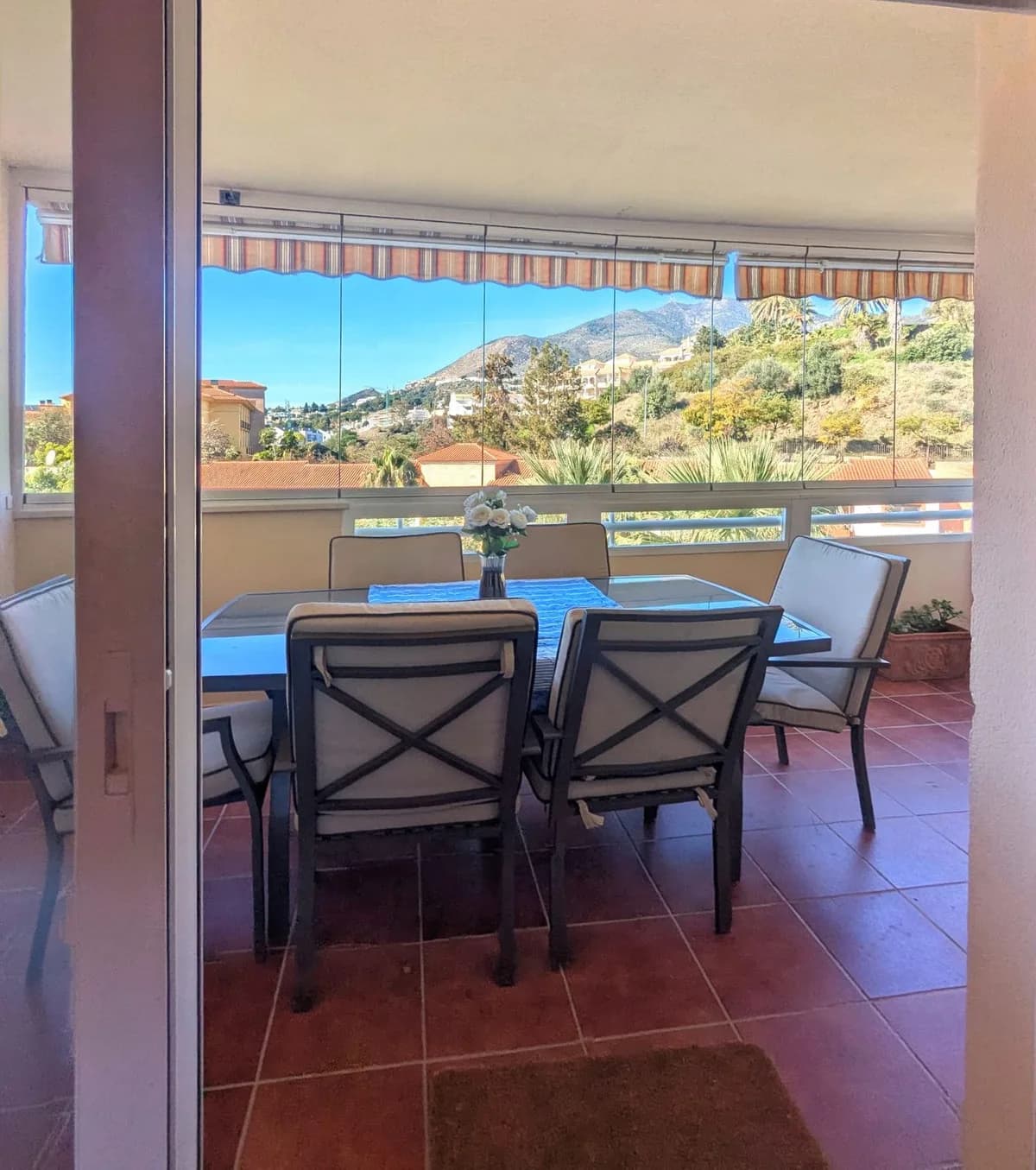 2 Bedroom Middle Floor Apartment for Sale in Torrequebrada, Málaga - Image 5