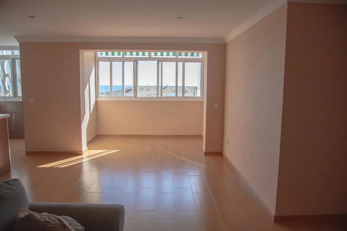 4 Bedroom Middle Floor Apartment for Sale in San Pedro de Alcántara, Málaga - Image 3