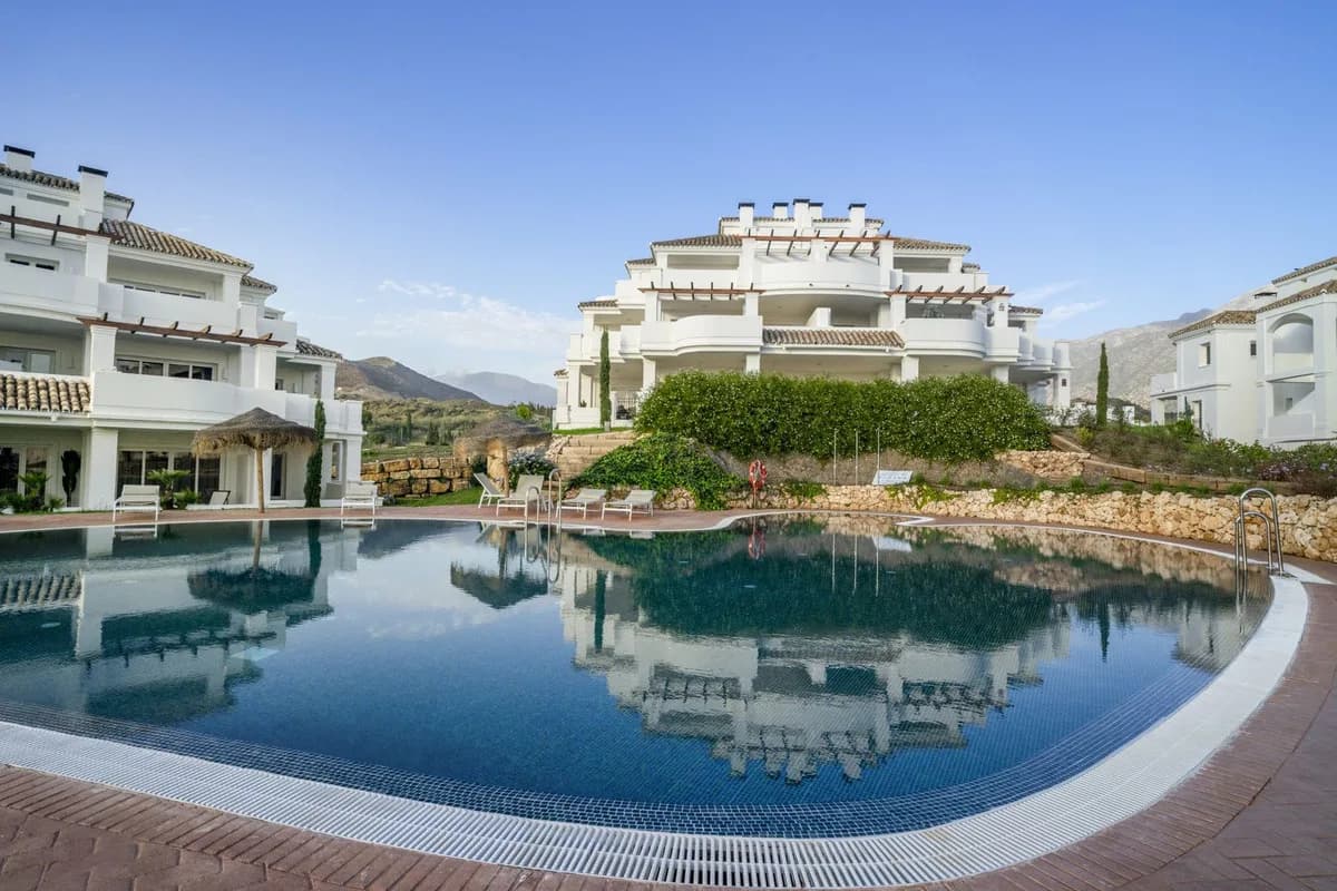 2 Bedroom Ground Floor Apartment for Sale in Aloha, Málaga - Image 5