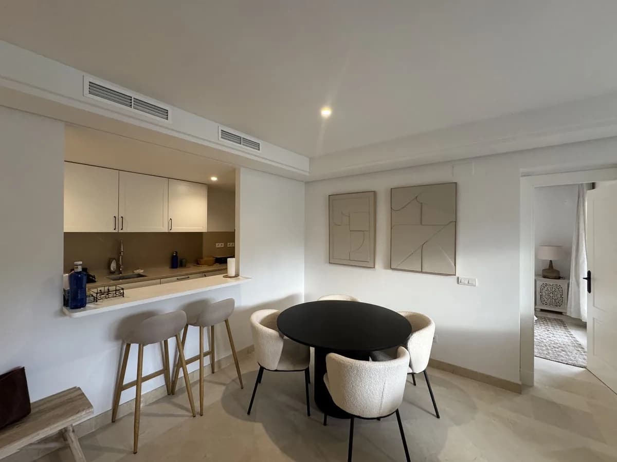 2 Bedroom Ground Floor Apartment for Sale in Aloha, Málaga - Image 7