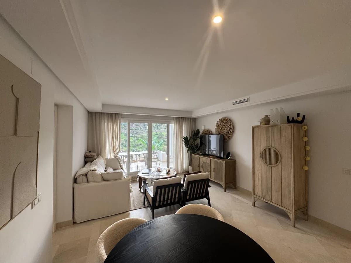 2 Bedroom Ground Floor Apartment for Sale in Aloha, Málaga - Image 8