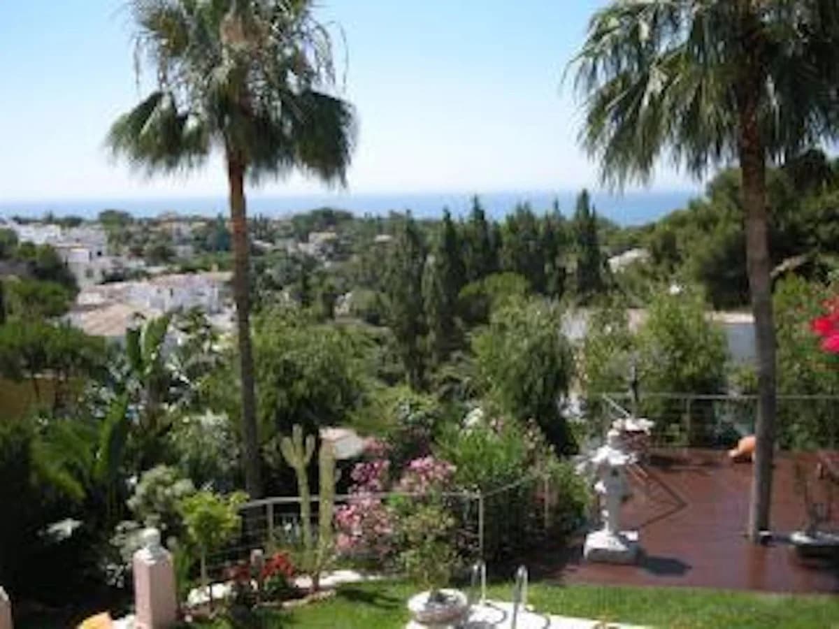 5 Bedroom Detached Villa for Sale in Calahonda, Málaga - Image 4