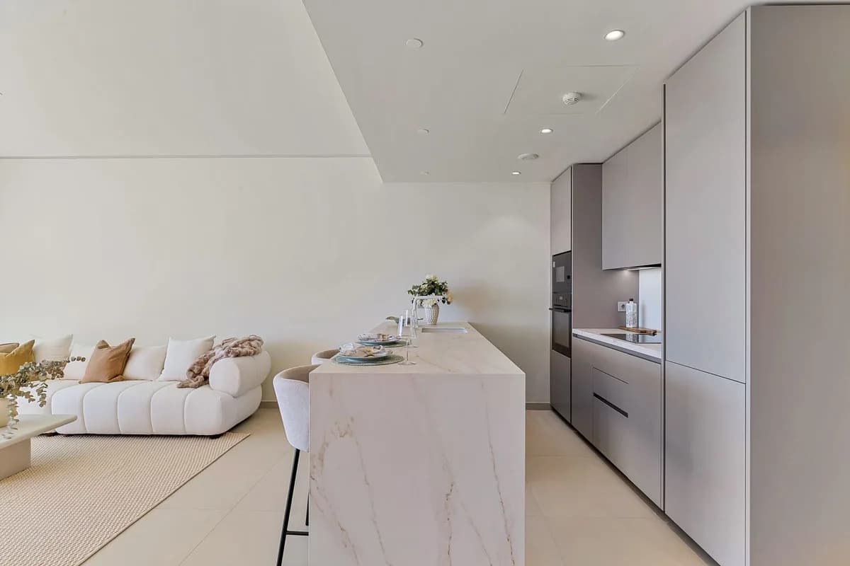3 Bedroom Middle Floor Apartment for Sale in Fuengirola, Málaga - Image 8