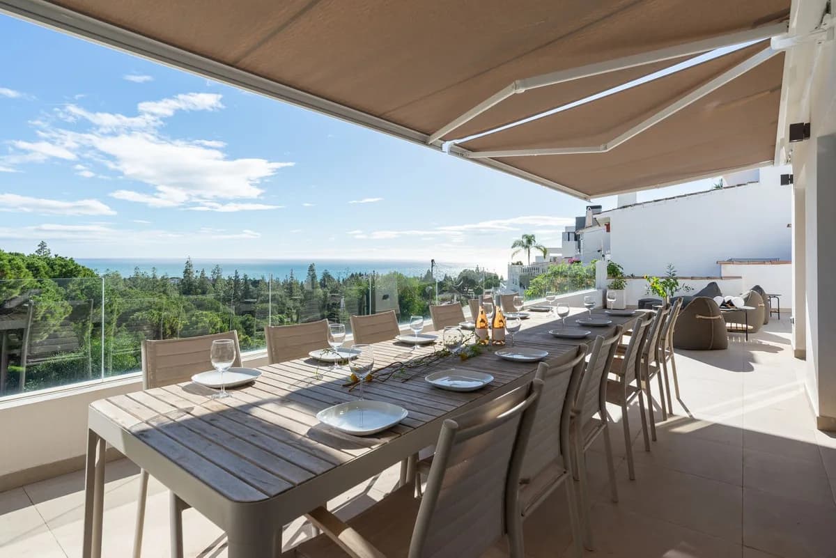 6 Bedroom Detached Villa for Sale in La Cala de Mijas, Málaga - Image 2