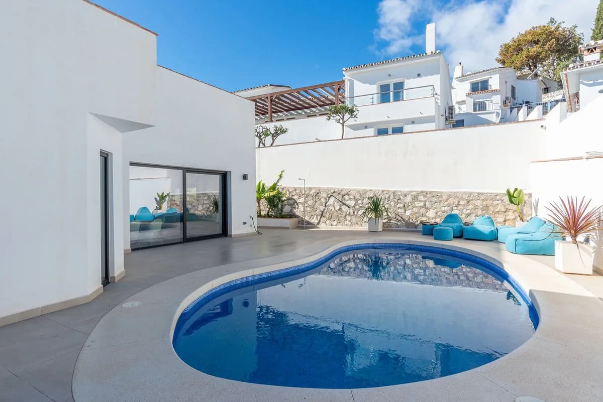 6 Bedroom Detached Villa for Sale in La Cala de Mijas, Málaga - Image 8