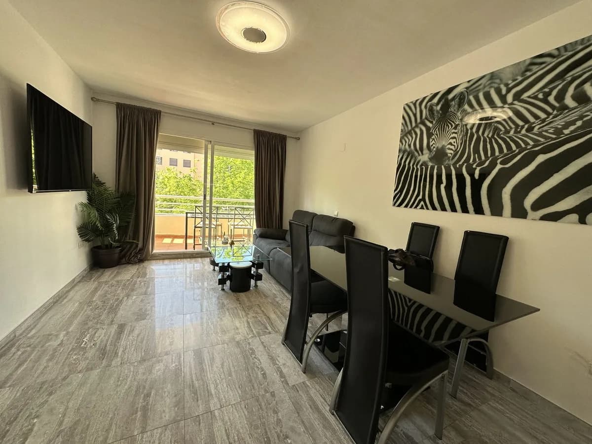 1 Bedroom Middle Floor Apartment for Sale in The Golden Mile, Málaga