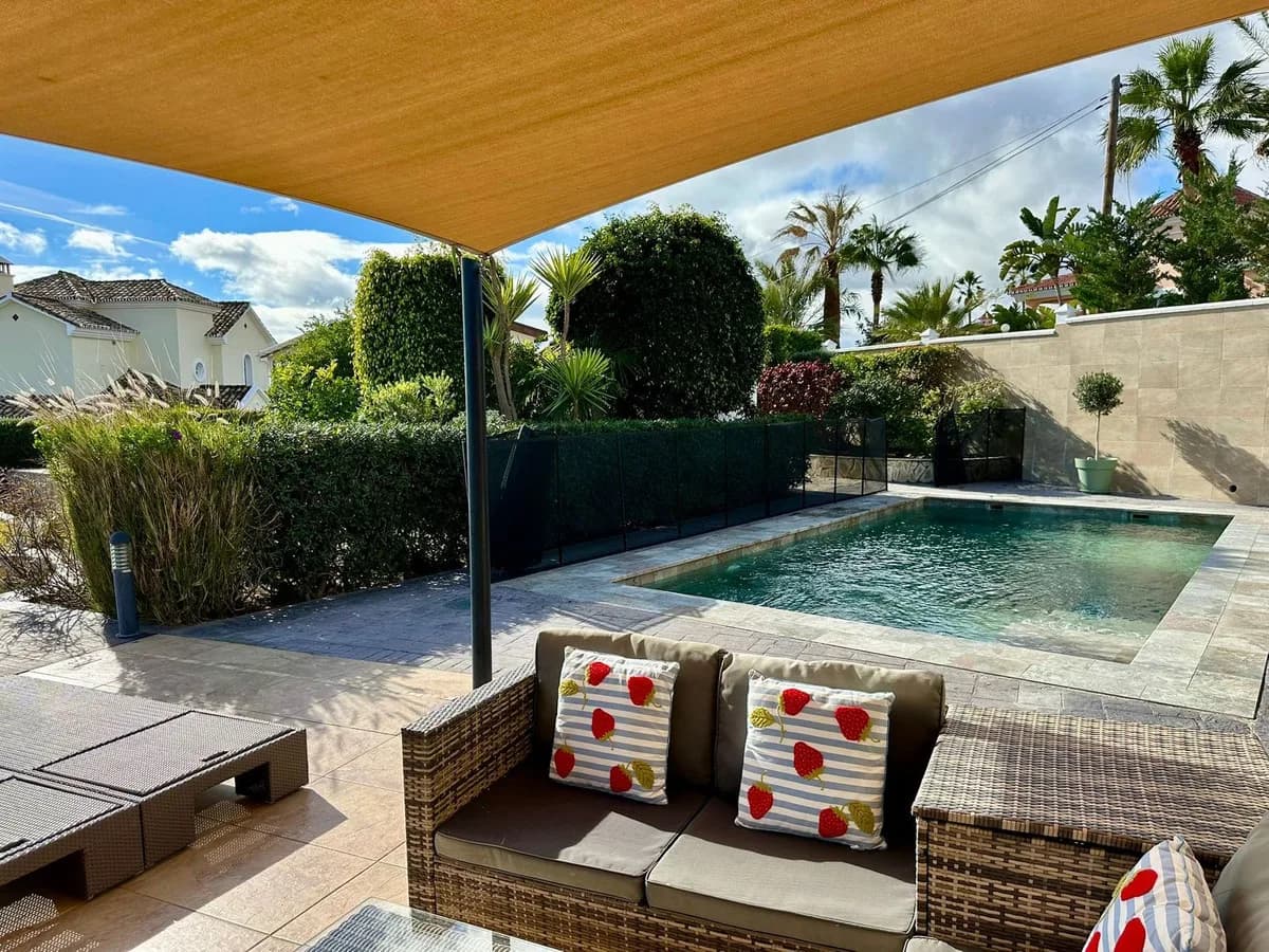 6 Bedroom Detached Villa for Sale in Estepona, Málaga - Image 4