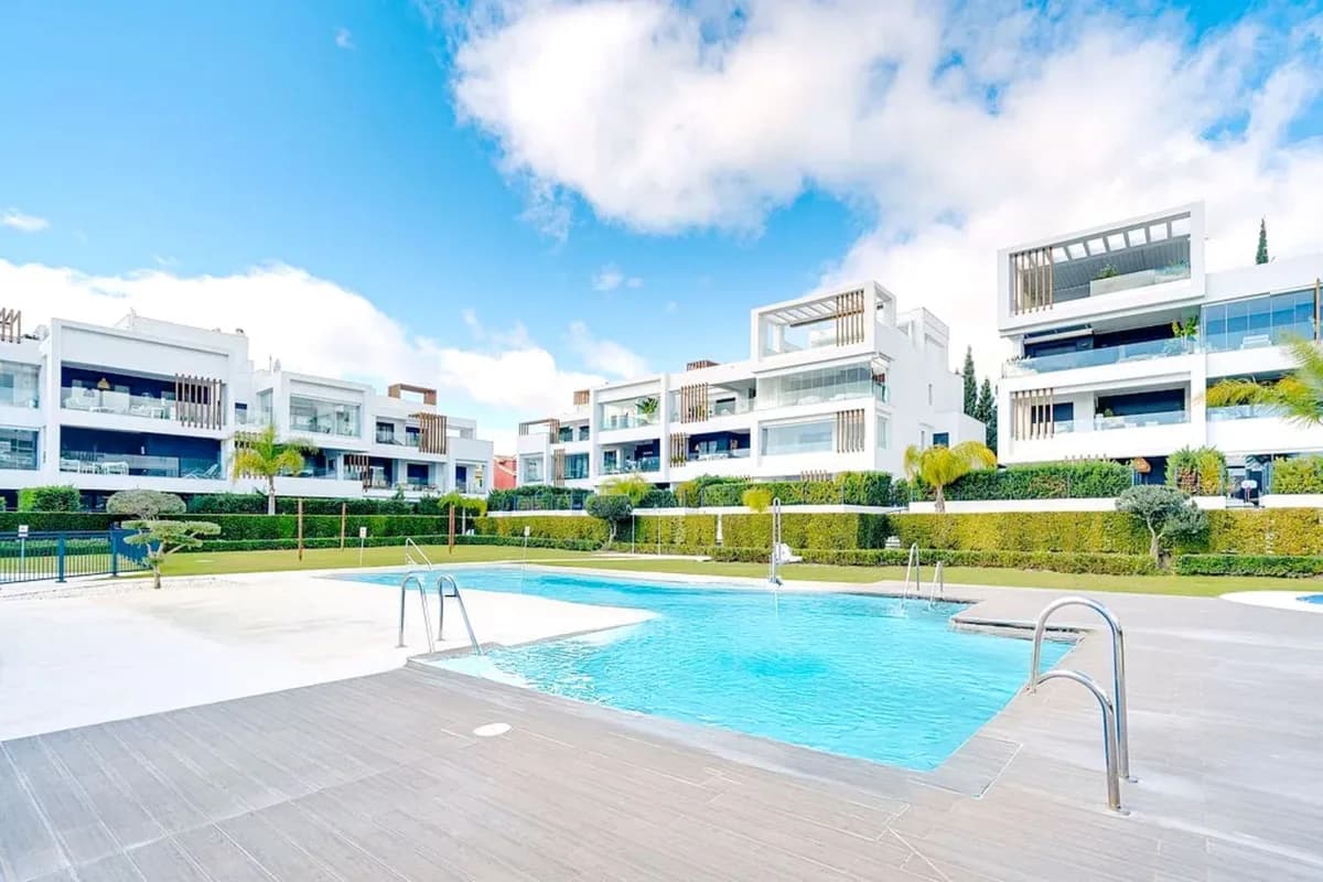 2 Bedroom Ground Floor Apartment for Sale in Cancelada, Málaga - Image 2
