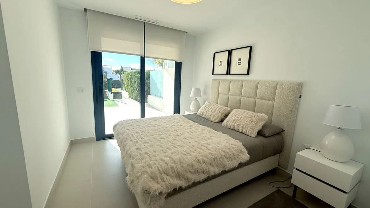 2 Bedroom Ground Floor Apartment for Sale in Cancelada, Málaga - Image 4