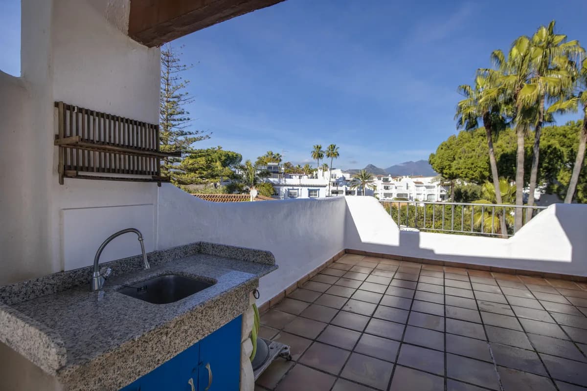 3 Bedroom Townhouse for Sale in Estepona, Málaga - Image 3