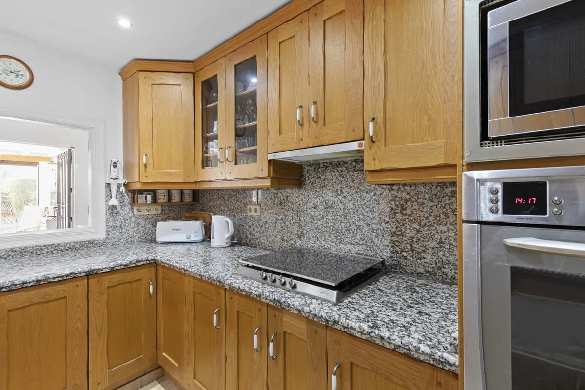 3 Bedroom Townhouse for Sale in Estepona, Málaga - Image 9