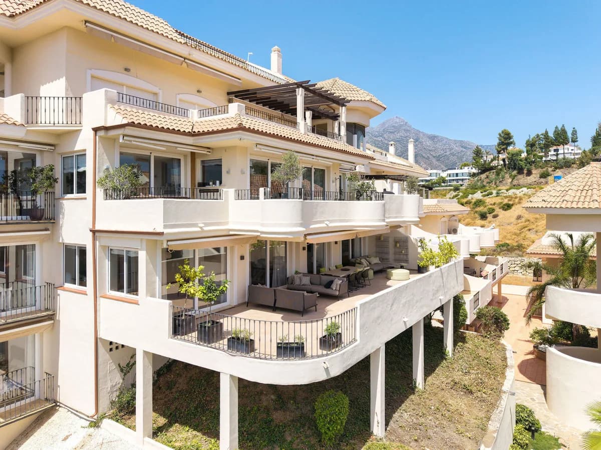 4 Bedroom Duplex for Sale in Nueva Andalucía, Málaga - Image 3