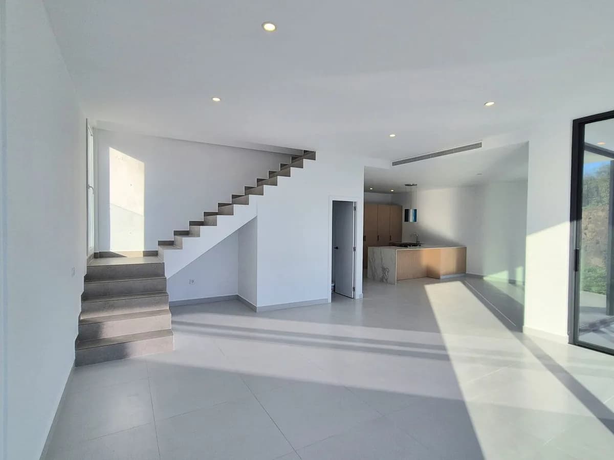 3 Bedroom Detached Villa for Sale in Cerros del Aguila, Málaga - Image 5