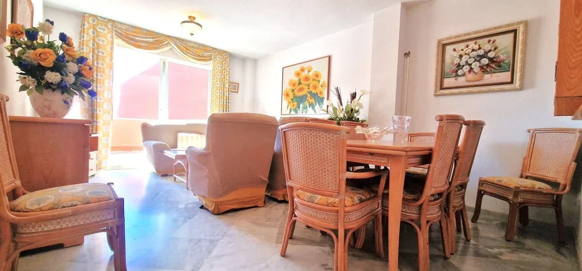 3 Bedroom Middle Floor Apartment for Sale in El Rosario, Málaga - Image 4