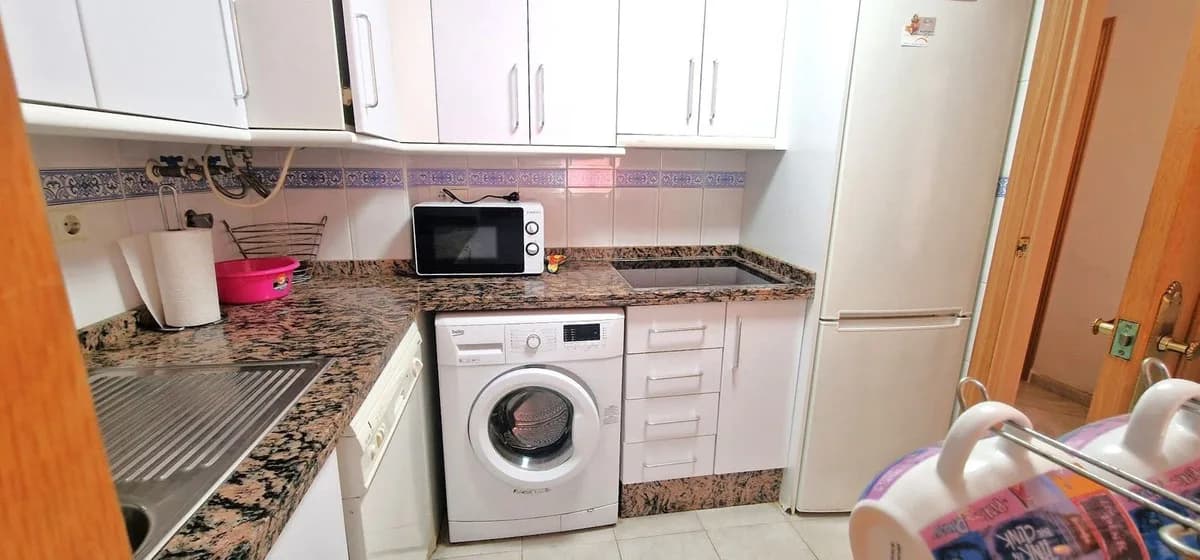 3 Bedroom Middle Floor Apartment for Sale in El Rosario, Málaga - Image 7
