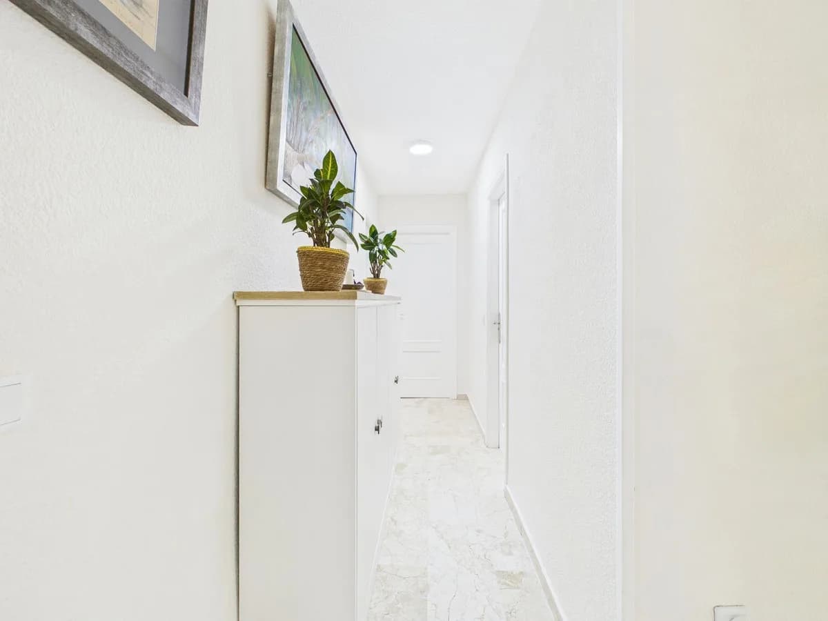 2 Bedroom Middle Floor Apartment for Sale in Estepona, Málaga - Image 8