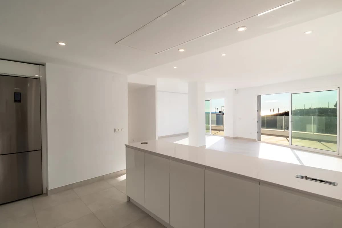 4 Bedroom Penthouse for Sale in Altos de los Monteros, Málaga - Image 5