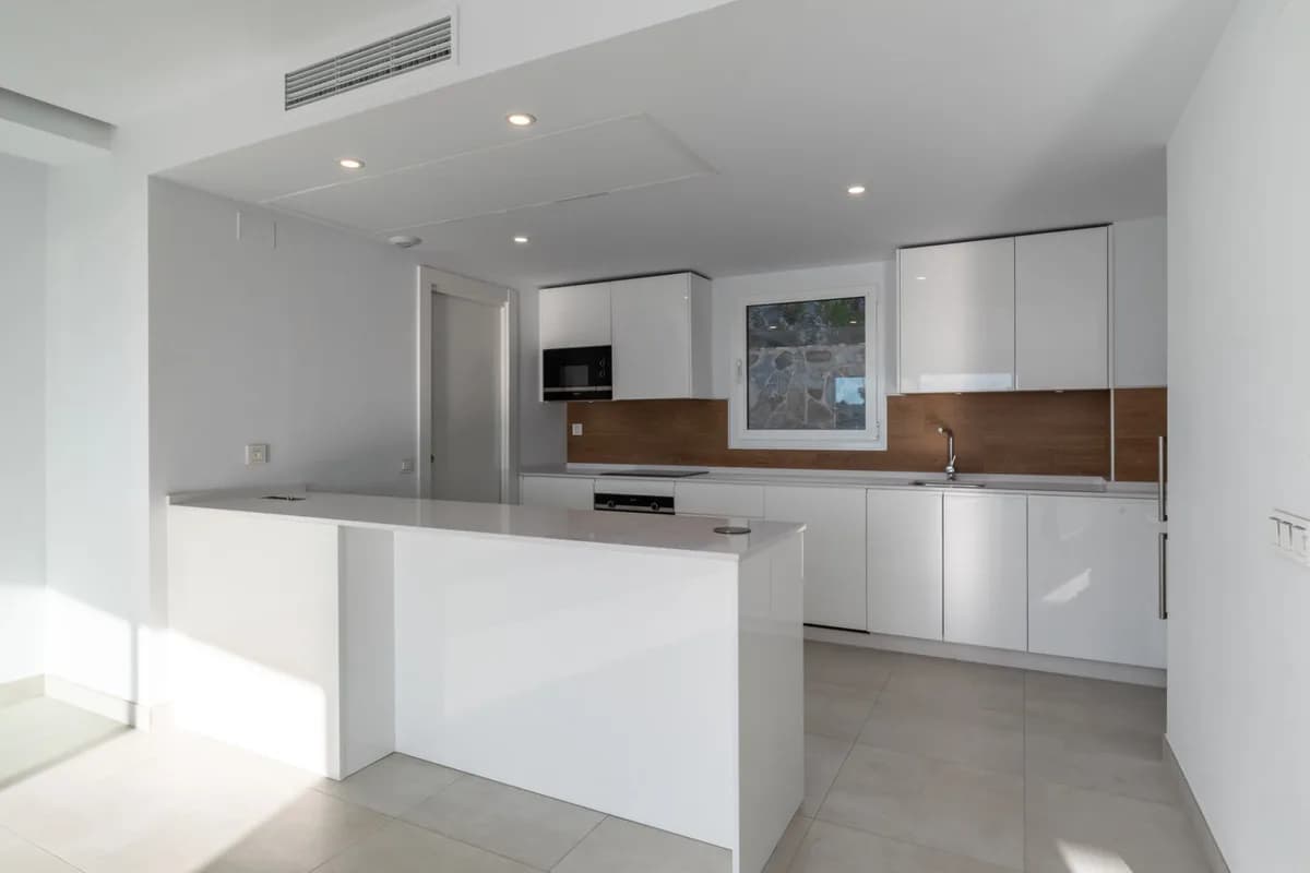 4 Bedroom Penthouse for Sale in Altos de los Monteros, Málaga - Image 6