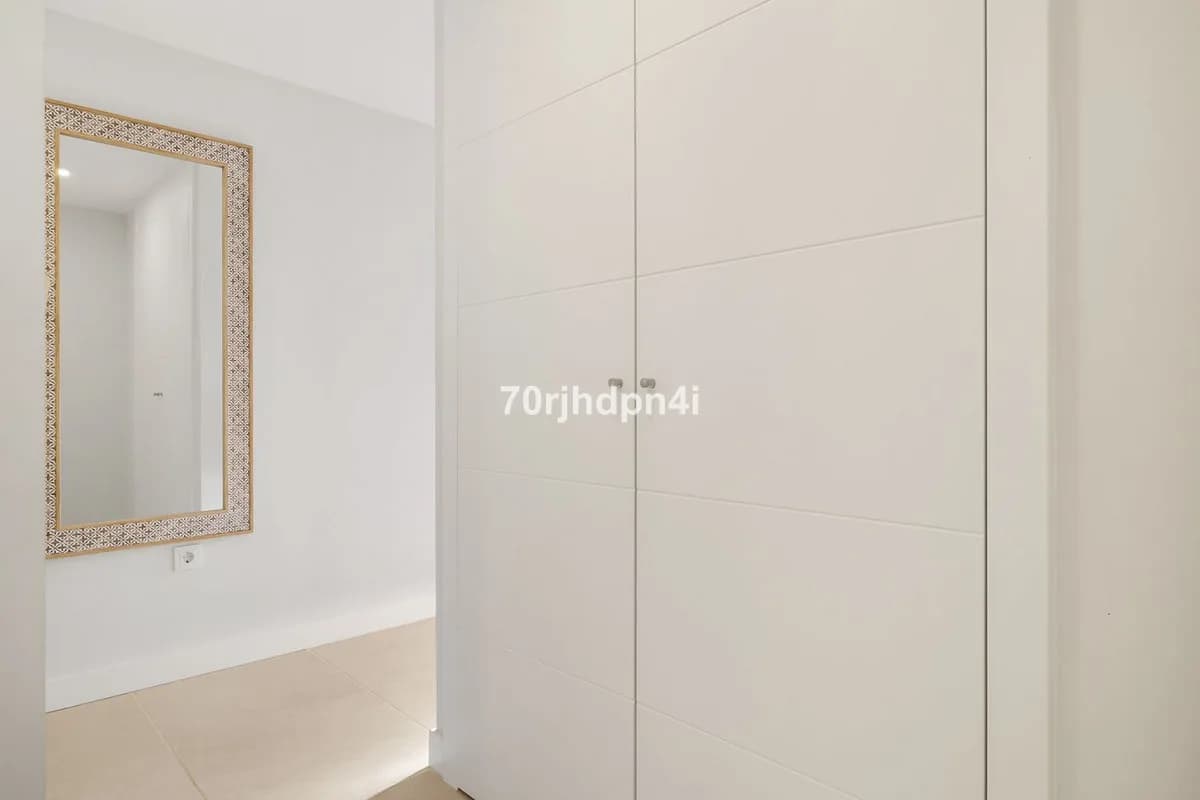 2 Bedroom Middle Floor Apartment for Sale in Estepona, Málaga