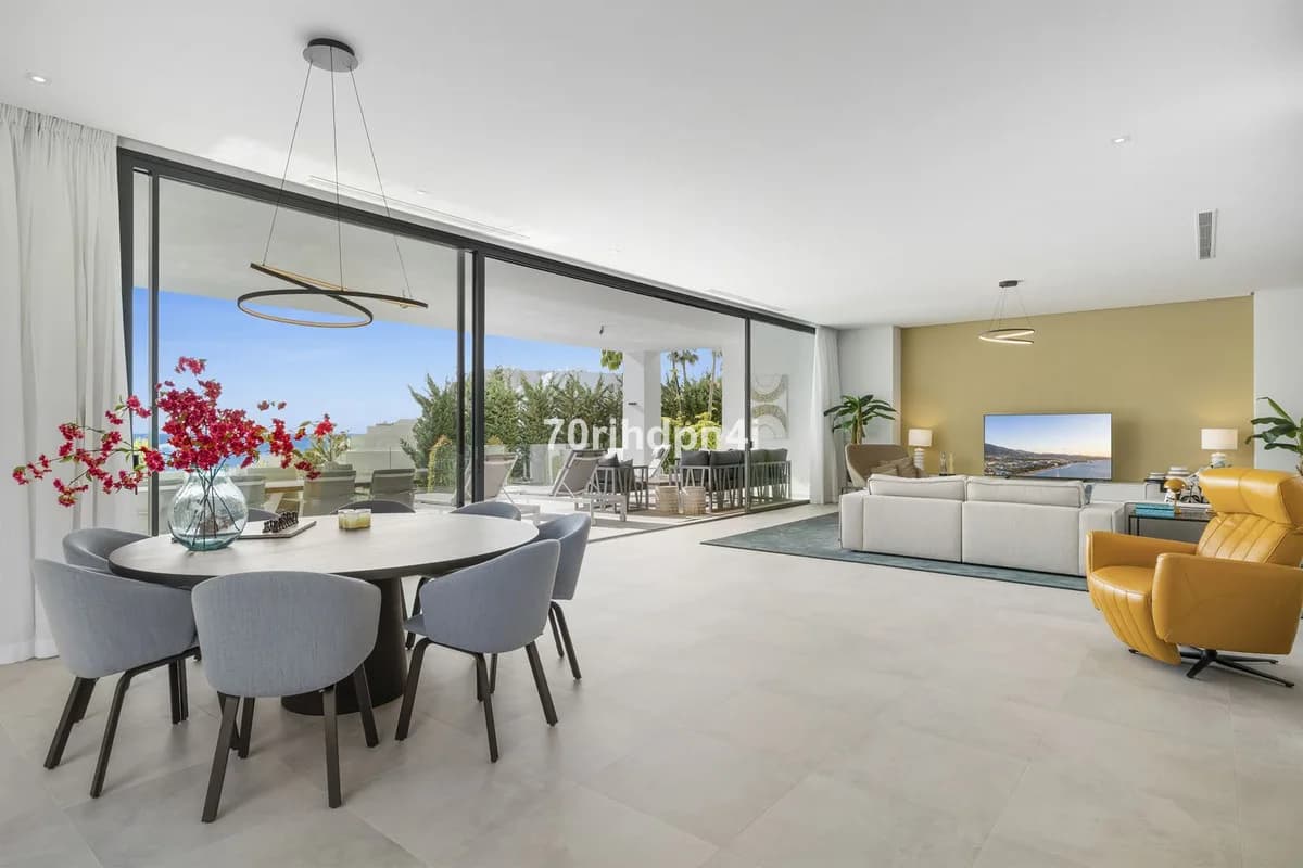 5 Bedroom Detached Villa for Sale in Cabopino, Málaga - Image 5