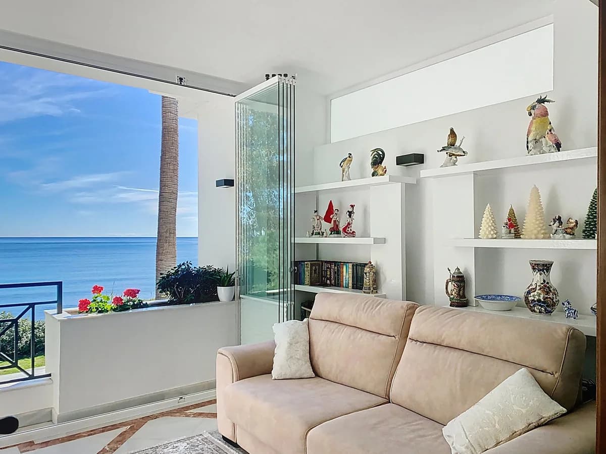 2 Bedroom Middle Floor Apartment for Sale in Estepona, Málaga - Image 6