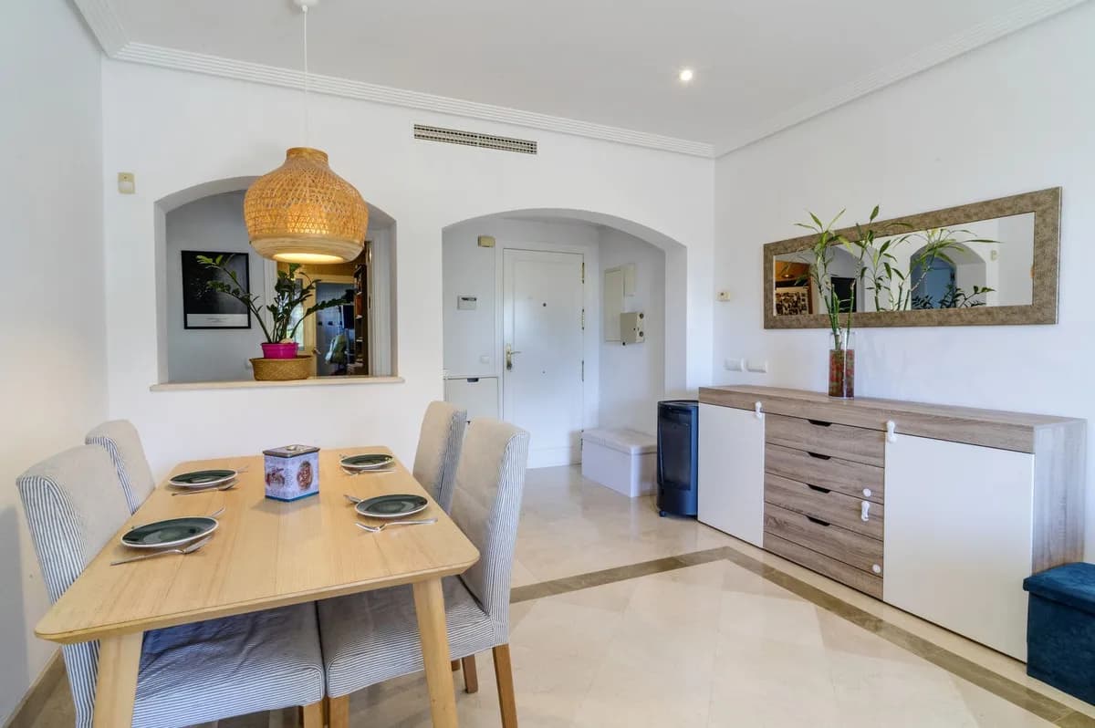 3 Bedroom Middle Floor Apartment for Sale in Los Arqueros, Málaga - Image 3