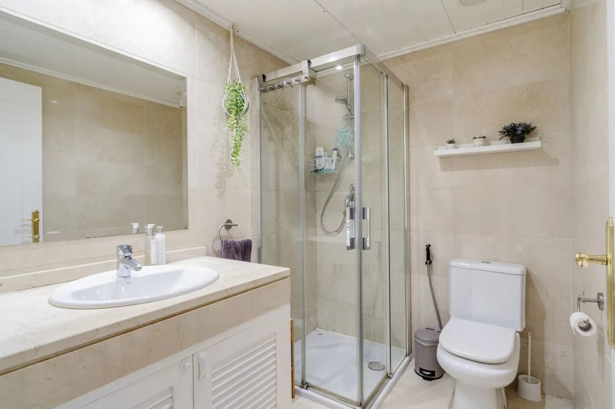 3 Bedroom Middle Floor Apartment for Sale in Los Arqueros, Málaga - Image 5