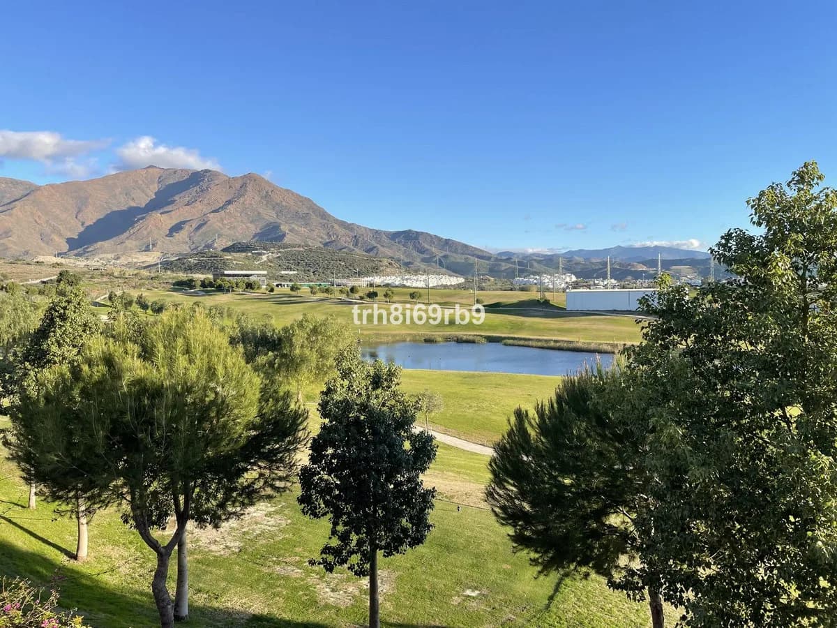 3 Bedroom Semi-Detached House for Sale in Estepona, Málaga