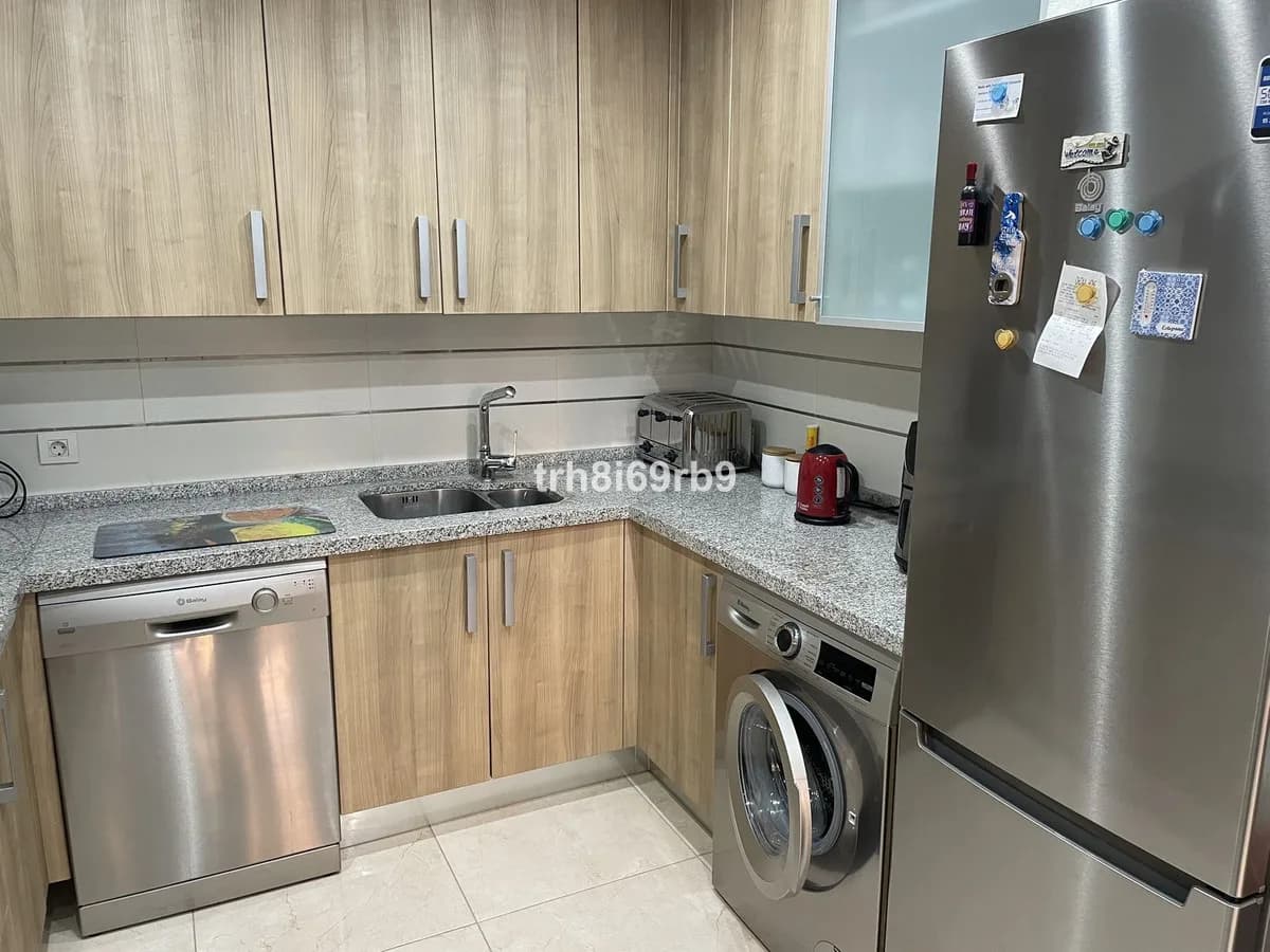 3 Bedroom Semi-Detached House for Sale in Estepona, Málaga - Image 7